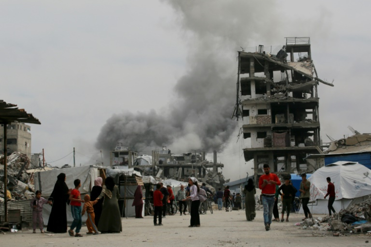 Pendant une frappe israélienne sur une maison de Jabalia, dans le nord de la Bande de Gaza, le 15 mai 2025 ( AFP / Bashar TALEB )