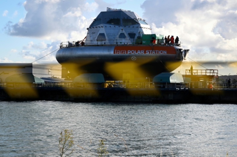 La station polaire Tara le 1er octobre 2024, à Cherbourg, dans la Manche ( AFP / LOU BENOIST )
