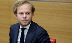 Le député UDR Charles Alloncle, rapporteur de la Commission d'enquête sur l'audiovisuel public, à l'Assemblée nationale, le 8 avril 2026 à Paris ( AFP / GEOFFROY VAN DER HASSELT )