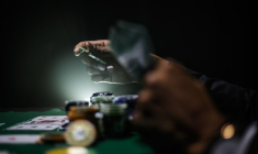 «Le poker en ligne connaît un boom sans précédent», confirme Aurélien Guiglini, responsable du poker chez Winamax. (Crédits photo : Unsplash - Keenan Constance )