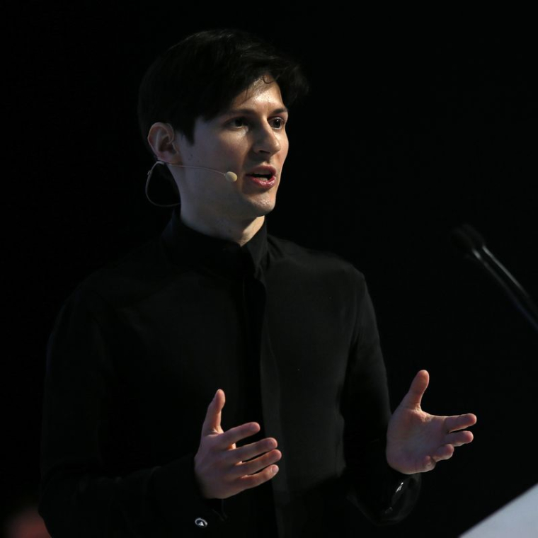 Le fondateur et PDG de Telegram Pavel Durov prononce un discours lors du Mobile World Congress à Barcelone