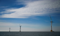 Des éoliennes au large de Port-de-Bouc, le 7 décembre 2023 dans les Bouches-du-Rhône ( AFP / Christophe SIMON )