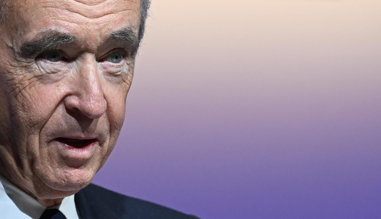 Bernard Arnault, le 26 janvier 2023, à Paris ( AFP / Stefano RELLANDINI )