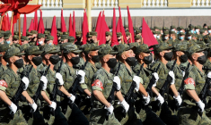 Des soldats russes à Saint-Petersbourg, en Russie, le 17 juin 2020. ( AFP / OLGA MALTSEVA )
