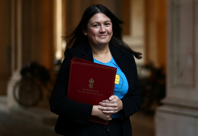 La ministre britannique de la Culture, des Médias et des Sports, Lisa Nandy, arrive à une réunion au 10 Downing Street, dans le centre de Londres, le 4 mars 2025 ( AFP / HENRY NICHOLLS )