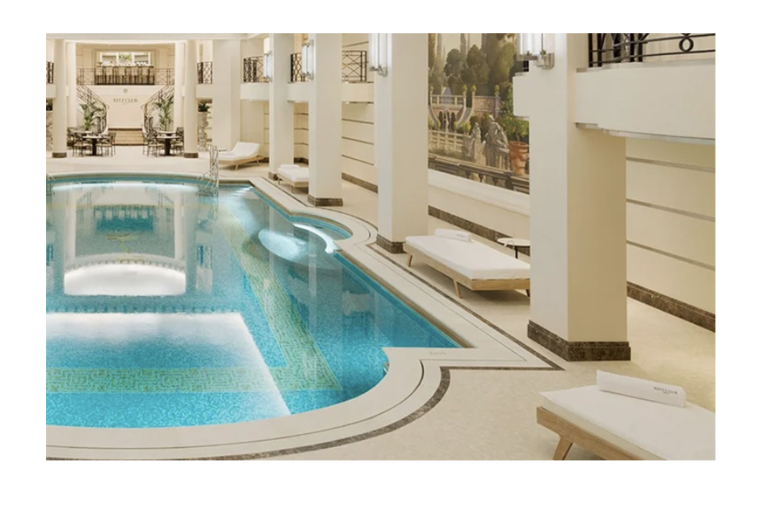 Tour d'horizon des plus beaux bassins de la capitale. Crédit photo : ritzparis.com