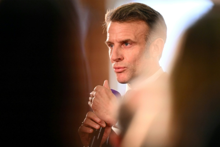 Le président Emmanuel Macron s'exprime lors d'une réunion, le 28 novembre 2025 à Mirecourt (Vosges) ( POOL / SEBASTIEN BOZON )