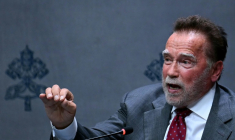 Arnold Schwarzenegger au Vatican le 30 septembre 2025 ( AFP / Filippo MONTEFORTE )