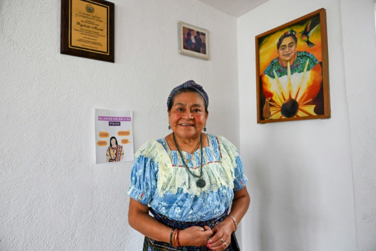 La lauréate guatémaltèque du prix Nobel de la paix, Rigoberta Menchú, lors d'un entretien avec l'AFP dans les locaux de sa fondation à Guatemala City, le 11 juin 2026 ( AFP / Johan ORDÓÑEZ )