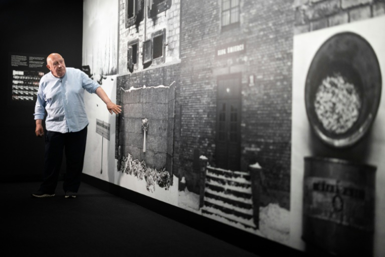 Le photographe Raymond Depardon au Mémorial de la Shoah pour l'exposition qui est consacrée à son travail, le 25 juin 2025 à Paris ( AFP / JOEL SAGET )