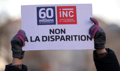 Une manifestation de soutien à l'Institut National de la Consommation, le 2 février 2026, à Paris. ( AFP / THOMAS SAMSON )