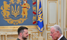 Volodymyr Zelensky et Keith Kellogg, à Kiev, le 20 février 2025 ( AFP / SERGEI SUPINSKY )