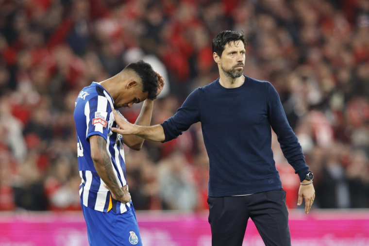 Porto lourde son entraîneur