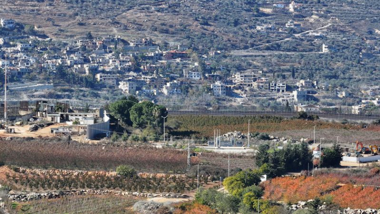 La trêve au Liban fragilisée par des frappes israéliennes et des tirs du Hezbollah
