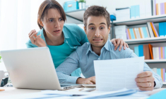 Le Revenu fait le point sur des erreurs fréquentes commises par les contribuables lors de leur déclaration de revenus. (© Adobestock)