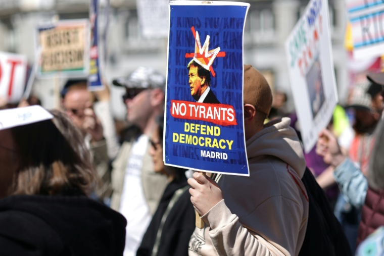 Manifestation "No Kings" contre le président américain Donald Trump, le 28 mars 2026 à Rome, en Italie ( AFP / Thomas COEX )