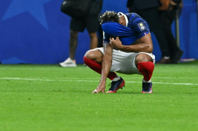 La déception du Français Desiré Doué après l'élimination en demi-finale du Mondial face à l'Espagne, le 14 juillet 2026 à Arlington près de Dallas ( AFP / RONALDO SCHEMIDT )