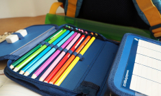 Le coût de la rentrée scolaire est en baisse cette année selon certaines associations de consommateurs. (illustration) (Pixabay / flockine)