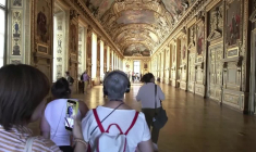 Louvre: la galerie d'Apollon rouvre au public après le cambriolage d'octobre 2025