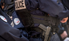 Une enquête judiciaire a été ouverte pour "violences volontaires" visant un fonctionnaire de la police nationale à Carcassonne ( AFP / PHILIPPE HUGUEN )