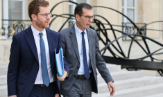 Le ministre des Comptes publics David Amiel et le ministre du Travail Jean-Pierre Farandou à la sortie du conseil des ministres le 10 septembre 2026 ( AFP / Ludovic MARIN )
