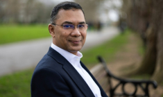 Le président par intérim du Parti nationaliste du Bangladesh (BNP), Tarique Rahman, à Londres, le 30 décembre 2023 ( AFP / HENRY NICHOLLS )