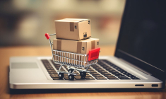 (Crédits photo : Adobe Stock - Faire ses achats sur internet grâce à un paiement en plusieurs fois)