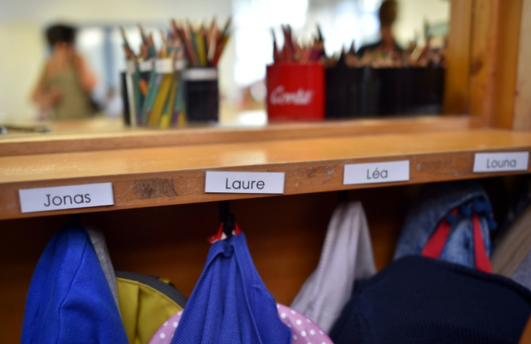 Egaux devant les mathématiques avec les filles à l'entrée en élémentaire, les garçons prennent l'avantage après seulement quelques mois d'école, selon une étude ( AFP / LOIC VENANCE )