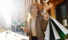 Soldes : droits des consommateurs et règles à comprendre / iStock.com - Maksym Belchenko