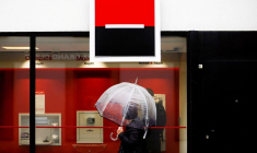 SOCGEN FAIT MIEUX QUE PRÉVU AU 2E TRIMESTRE, COMPENSE LA VENTE DE ROSBANK