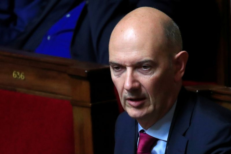 Le député français de La République en Marche Roland Lescure assiste au vote pour élire le nouveau président de l'Assemblée nationale à Paris