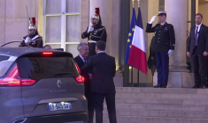 Ukraine : Emmanuel Macron accueille le président canadien à l'Elysée