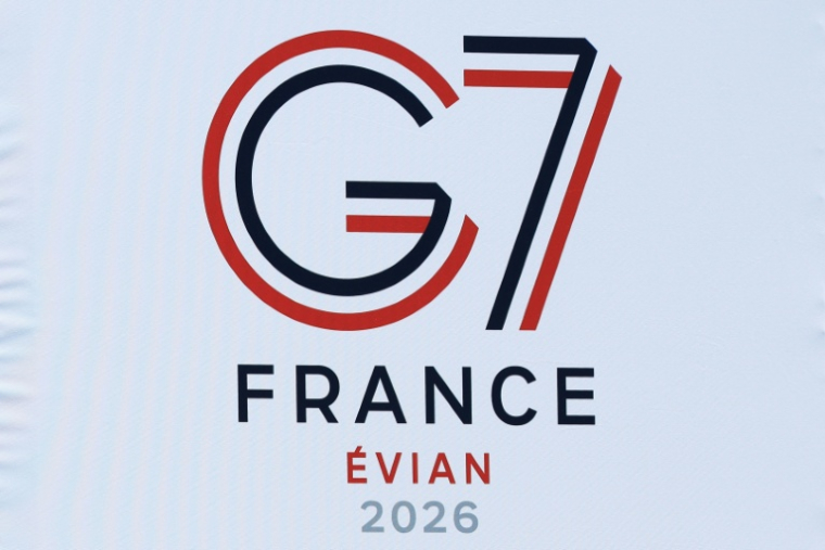 Logo du sommet du G7 affiché dans la salle de presse internationale du G7, à la veille du début de l'événement, à Publier, près d'Évian, dans l'est de la France, le 14 juin 2026 ( AFP / Ludovic MARIN )