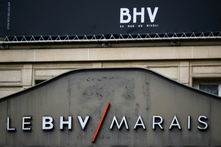 Le logo du BHV Marais, le 3 novembre 2025 à Paris ( AFP / Julie SEBADELHA )
