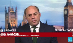 Attentats à l'aéroport de Kaboul : des milliers d'Afghans cherchent toujours à fuir le pays