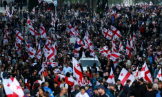 Manifestation contre le pouvoir à Tbilissi, lors des élections locales, le 4 octobre 2025 en Géorgie ( AFP / Giorgi ARJEVANIDZE )