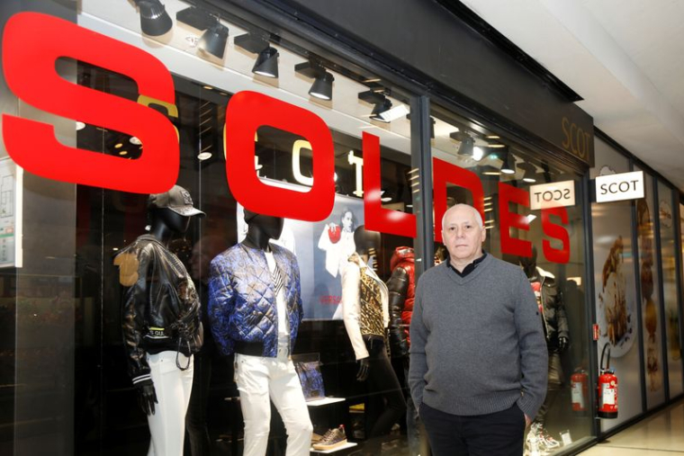 FRANCE: OUVERTURE DES SOLDES DANS UN CLIMAT MOROSE POUR LES COMMERCES