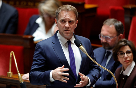 Marc Ferracci à Paris, le 10 juin 2025. ( AFP / GEOFFROY VAN DER HASSELT )