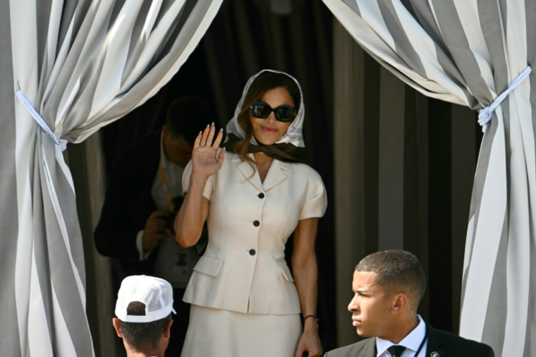 Lauren Sanchez quitte l'hôtel Aman le jour de son mariage avec Jeff Bezos, le 27 juin 2025 à VEnise ( AFP / Stefano Rellandini )