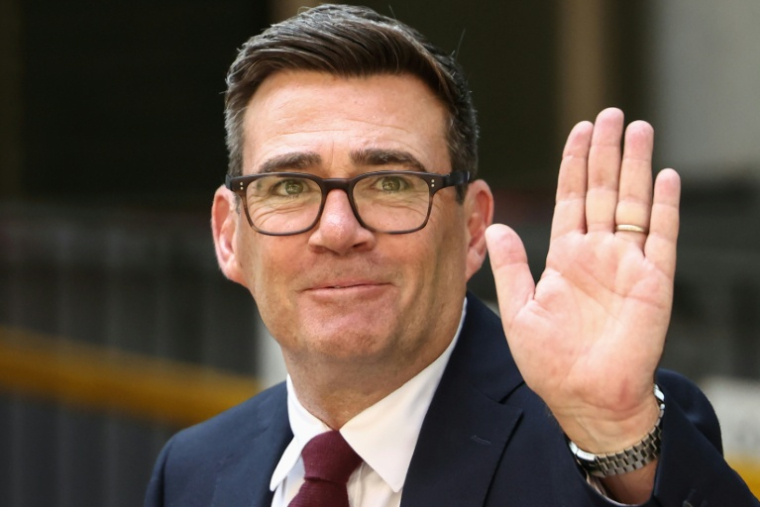 Andy Burnham, confirmé comme nouveau chef du Labour et prochain Premier ministre, quitte la "conférence extraordinaire" du Parti travailliste, le 17 juillet 2026 à Londres ( AFP / Toby Shepheard )