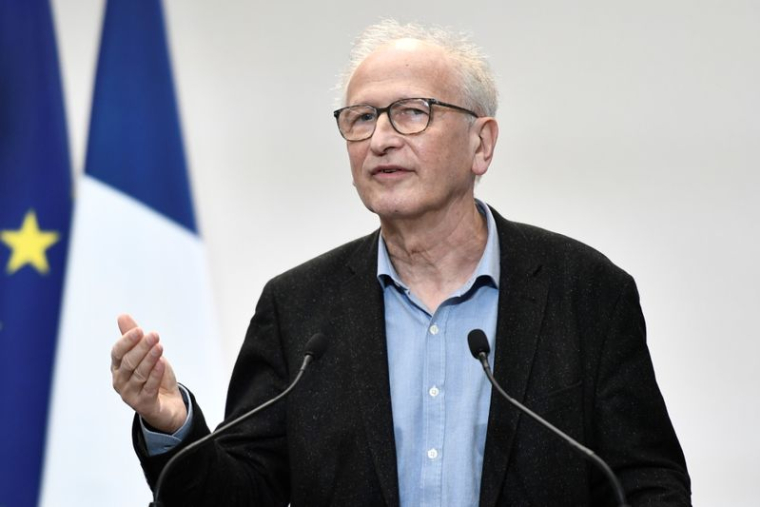 QUINZE JOURS AVANT DE PENSER À UNE OBLIGATION VACCINALE POUR LES SOIGNANTS, DIT FISCHER