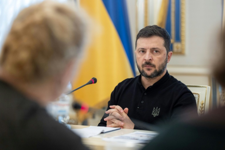 Le président ukrainien Volodymyr Zelensky s'exprime devant des journalistes, le 8 octobre 2025 à Kiev ( UKRAINIAN PRESIDENTIAL PRESS SERVICE / Handout )