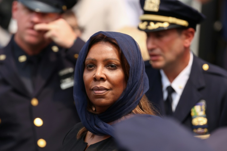 La procureure générale de New York, Letitia James, quitte les funérailles de l'officier du NYPD assassiné Didarul Islam dans l'arrondissement du Bronx à New York le 31 juillet 2025 ( AFP / CHARLY TRIBALLEAU )