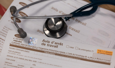 En France, aucune durée maximale d'arrêt maladie n'est prévue par la loi. Néanmoins, des recommandations existent pour certaines pathologies. ( AFP / FRED TANNEAU )