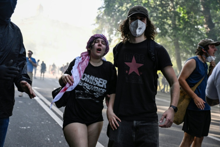 Manifestants lors d'une marche anti-G7 à Génève, le 14 juin 2026 ( AFP / Gabriel Monnet )