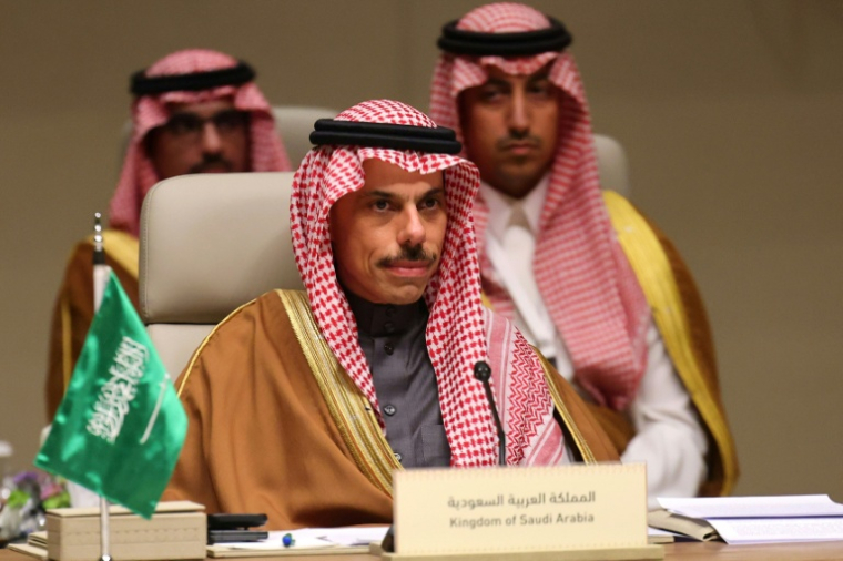 Le ministre des Affaires étrangères d'Arabie saoudite Faisal bin Farhan Al-Saud à Ryad le 19 mars 2026 ( AFP / Fayez Nureldine )