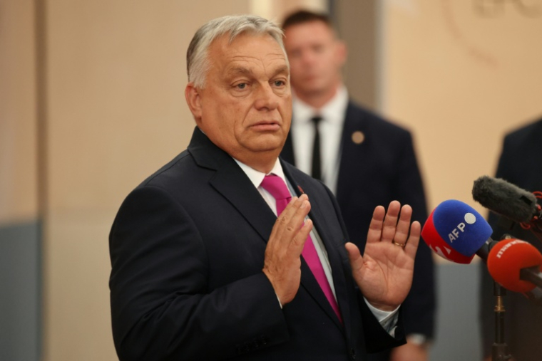Le Premier ministre hongrois Viktor Orban s'adresse à la presse à l'issue d'un sommet au Bella Center de Copenhague, au Danemark, le 2 octobre 2025 ( AFP / Ludovic MARIN )