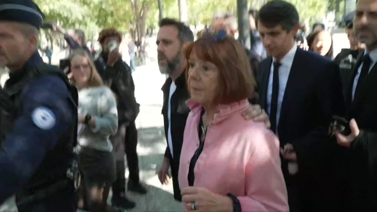 Mazan: Gisèle Pelicot arrive sous les applaudissements pour le procès en appel