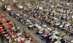 CHINE: LA PRODUCTION INDUSTRIELLE REDÉMARRE, MAIS LA CONSOMMATION RESTE FAIBLE