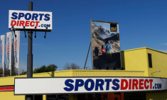 SPORTS DIRECT A DISCUTÉ D'UNE FUSION HOUSE OF FRASER/DEBENHAMS